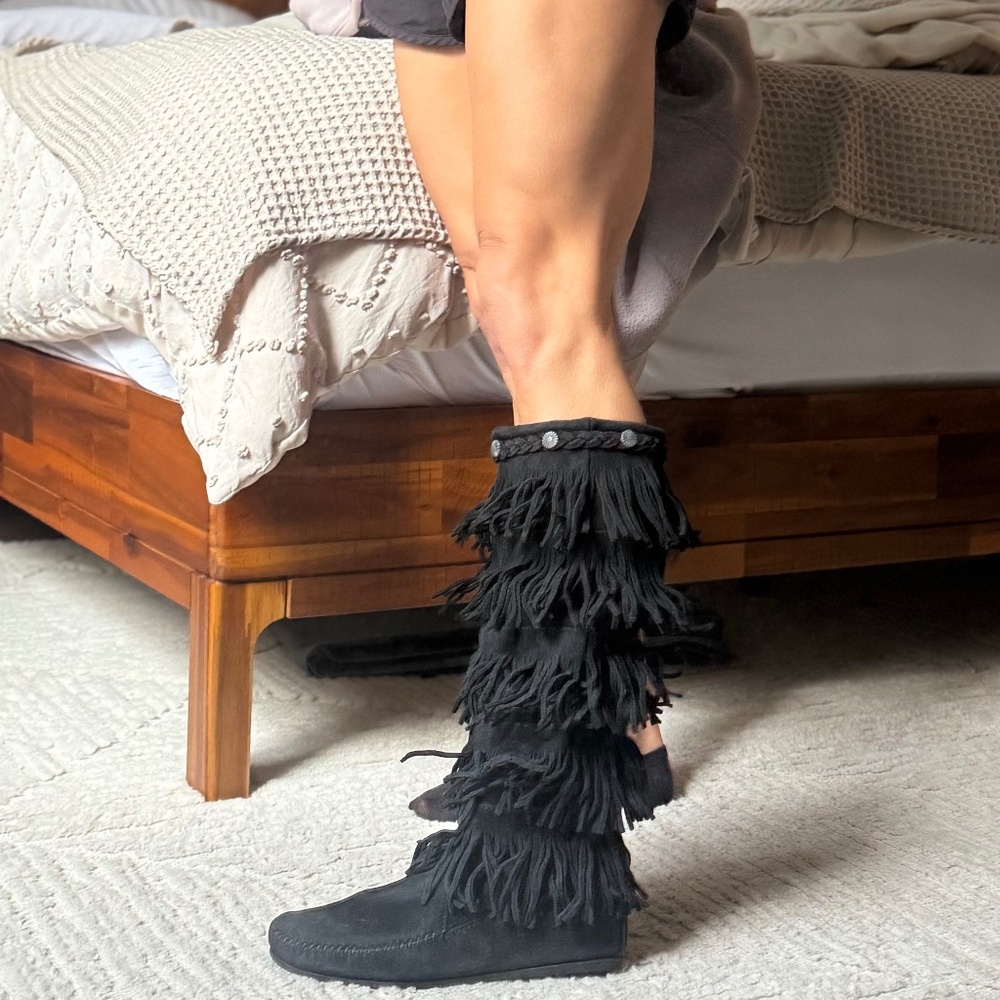 Minnetonka Black suede fringe boots
